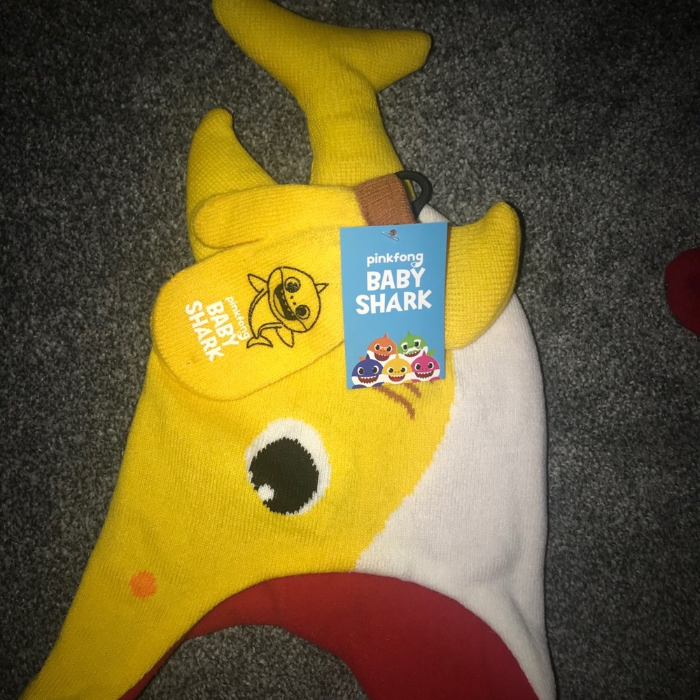 NWT Toddler One Size Baby Shark Beanie & Mittens